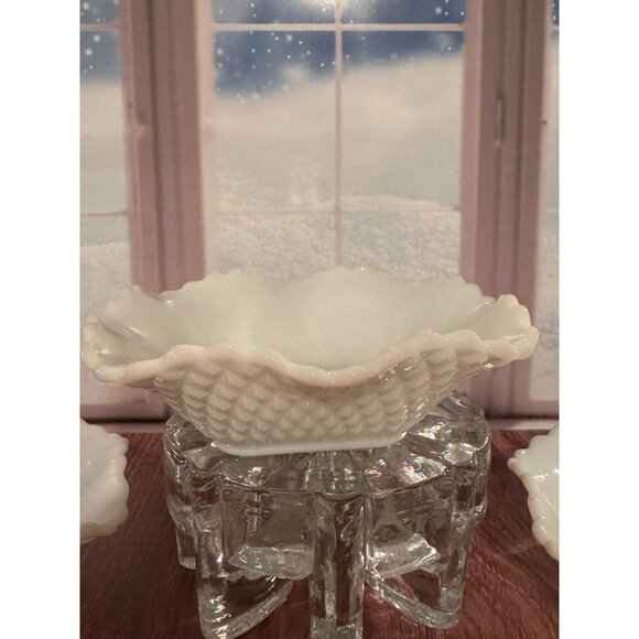 Set of 4‎ Milk Glass Hobnail Ruffled Bowls - Picture 3 of 6